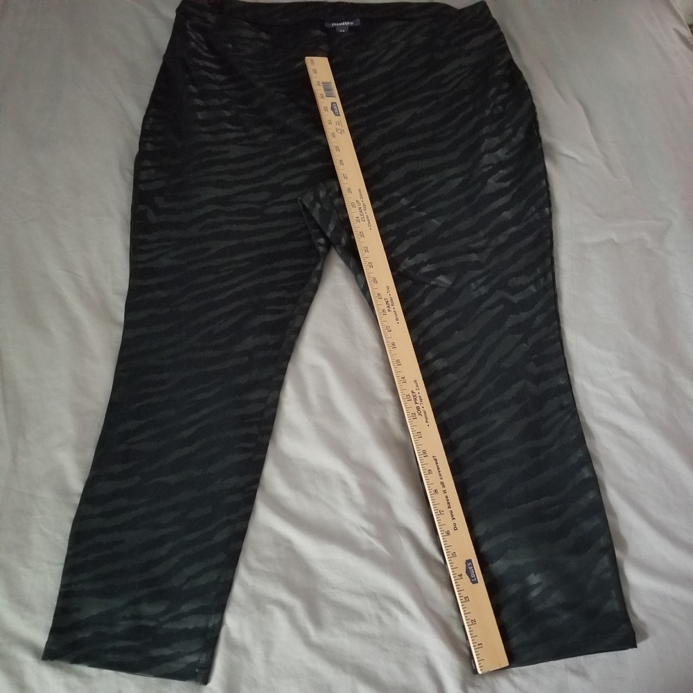 Black on black Zebra print pull on ponte pant